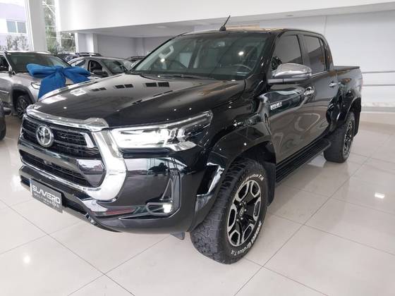 TOYOTA HILUX 2.8 D-4D TURBO DIESEL CD SRX PLUS 4X4 AUTOMÁTICO